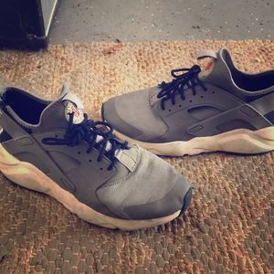 Nike Huraches Wolf Grey